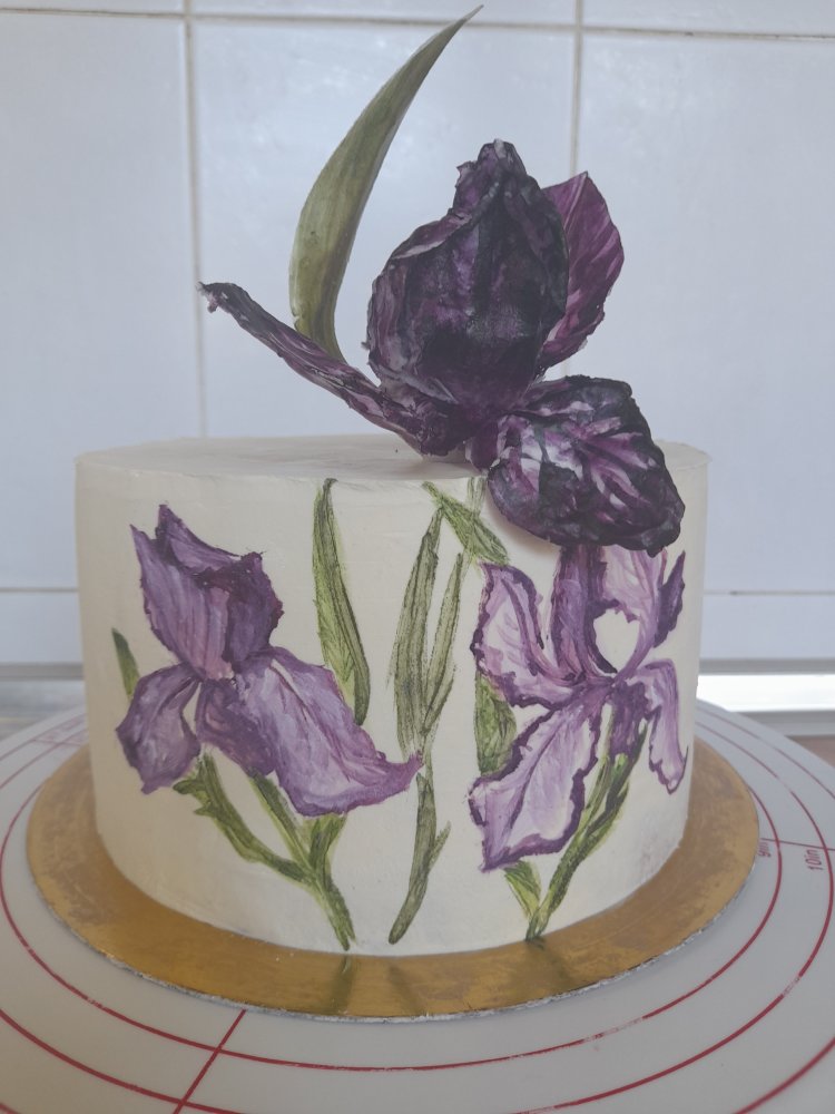 Торт "Ирис" клубничный