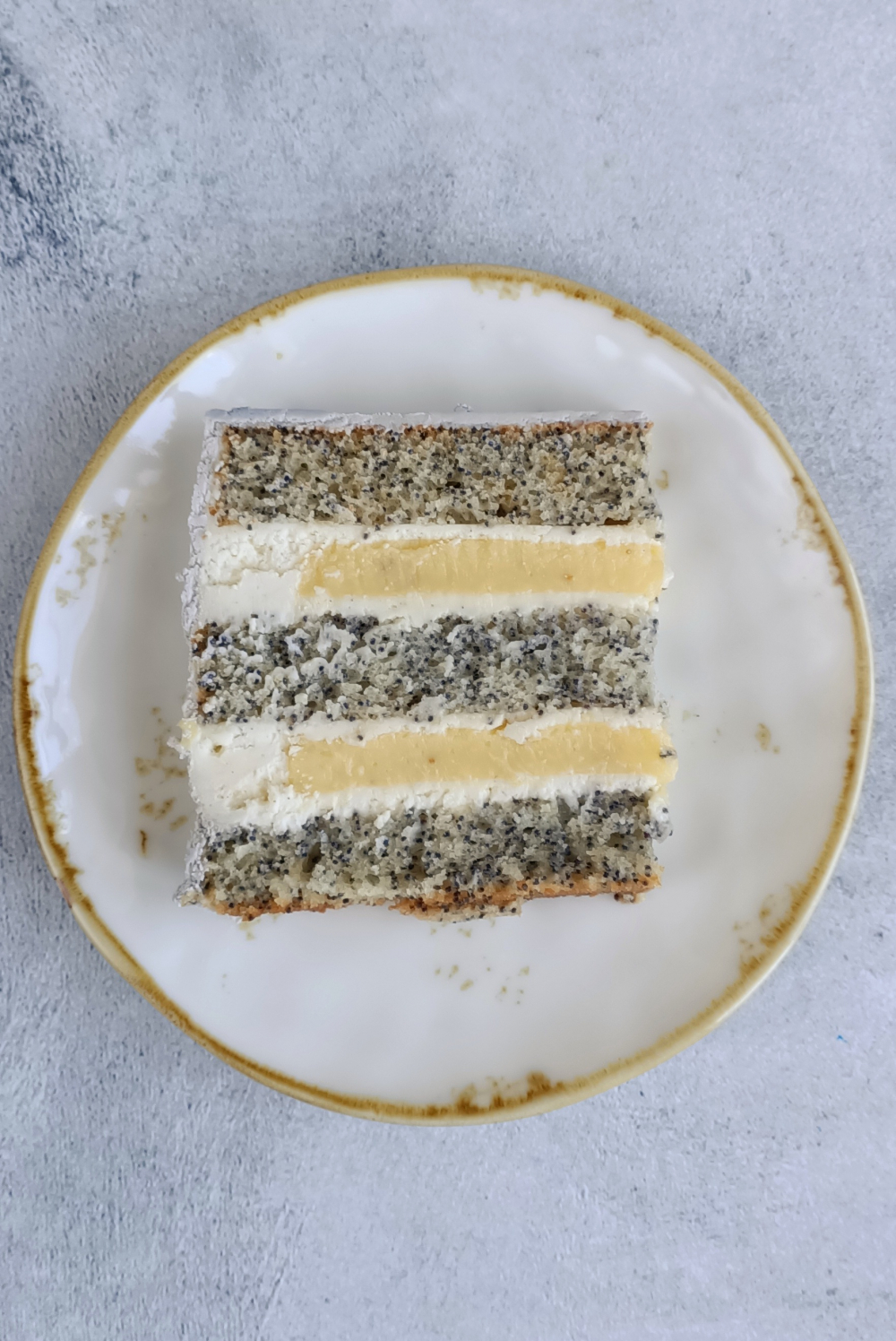 Начинка лимонный курд, ванильный сливочный крем и маковые бисквиты