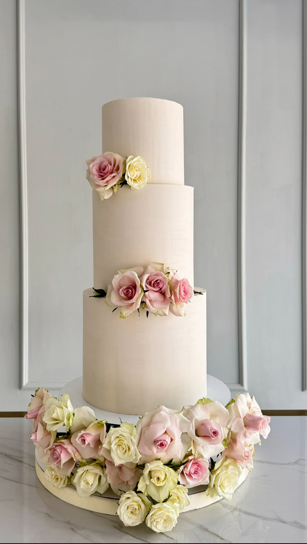 Трухярусный классический, живая флористика, 13 кг.,  на 65 гостей.