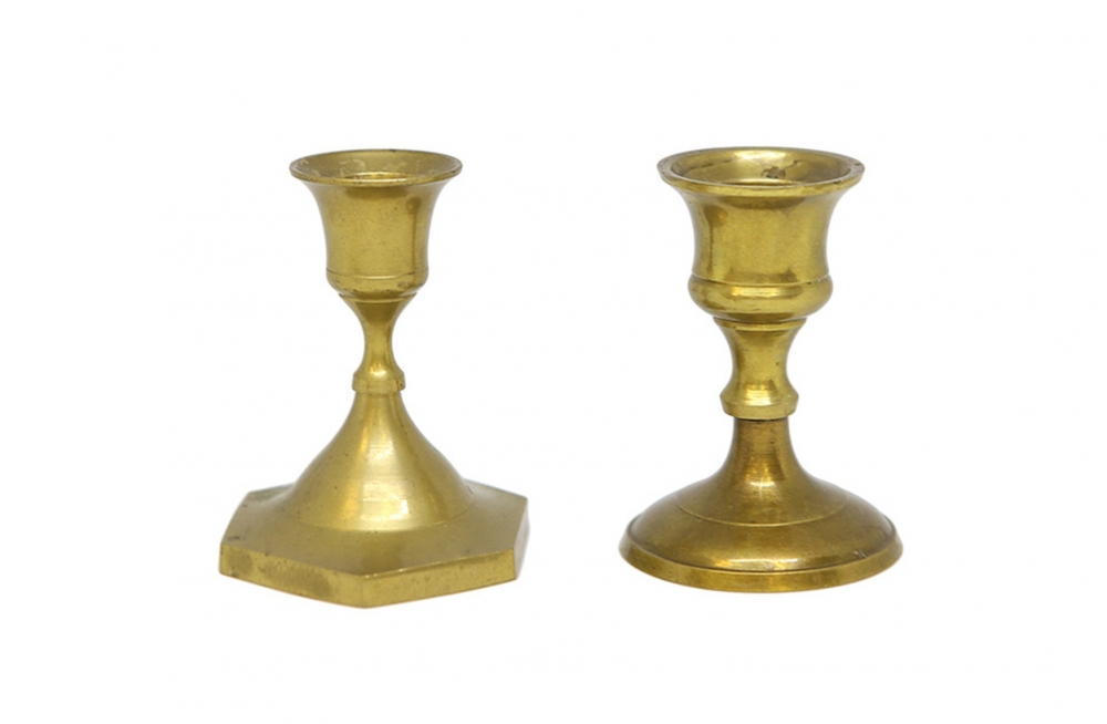 Подсвечники латунный / антиквариат 
Артикул: ПОД074
Размер: высота - 7см
В наличии: 2шт
Аренда: 100р/шт