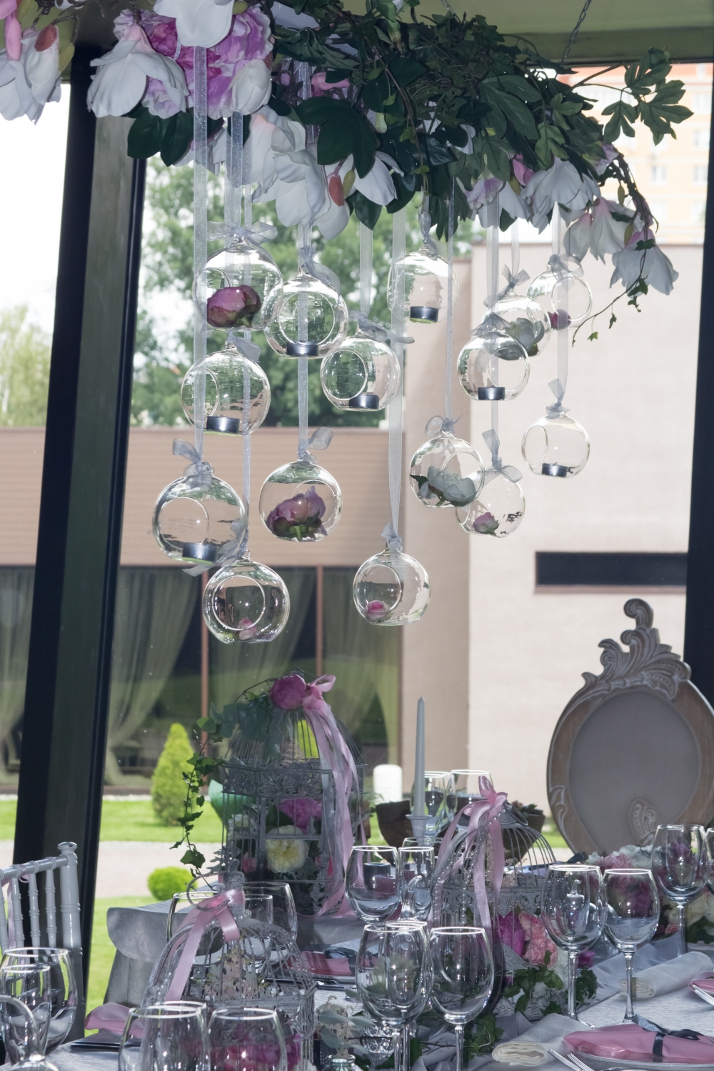 Оформление стола молодоженов