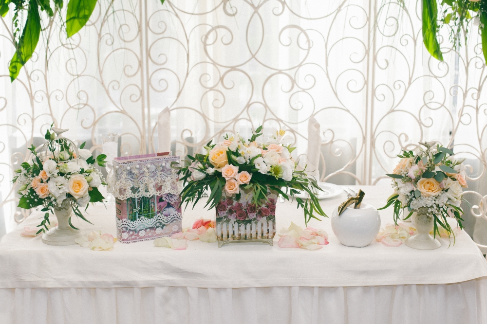 Стол молодых