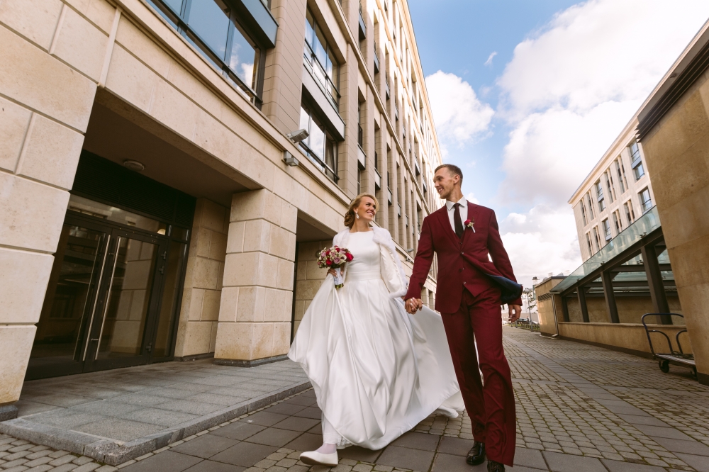 Организация свадьбы в Санкт-Петербурге от агентства RichArt. Дворец бракосочетания №1 на Английской набережной. Счастливые молодожены. Свадебная прогулка по Петербургу.
#RichArt #Торжествомания