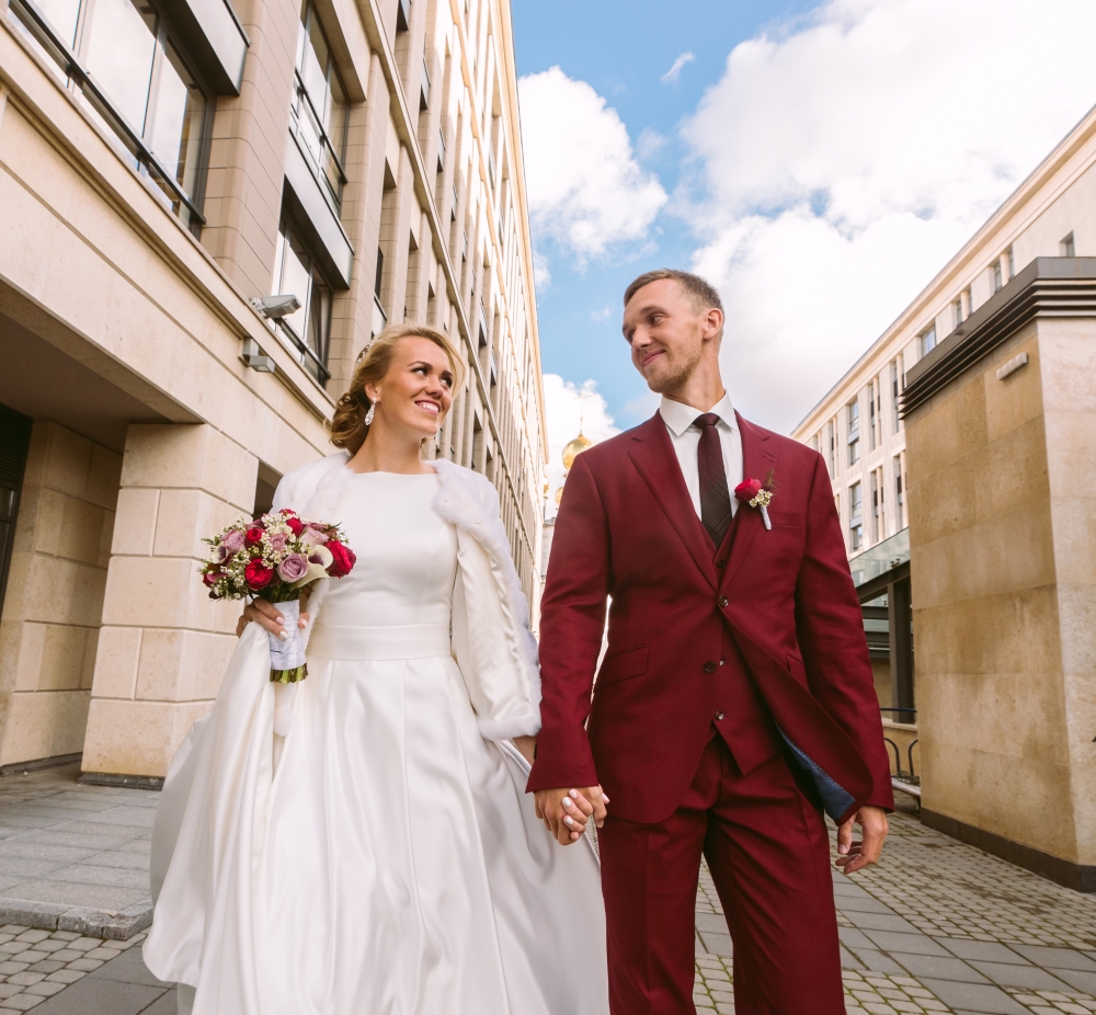 Организация свадьбы в Санкт-Петербурге от агентства RichArt. Дворец бракосочетания №1 на Английской набережной. Счастливые молодожены. Свадебная прогулка по Петербургу.
#RichArt #Торжествомания