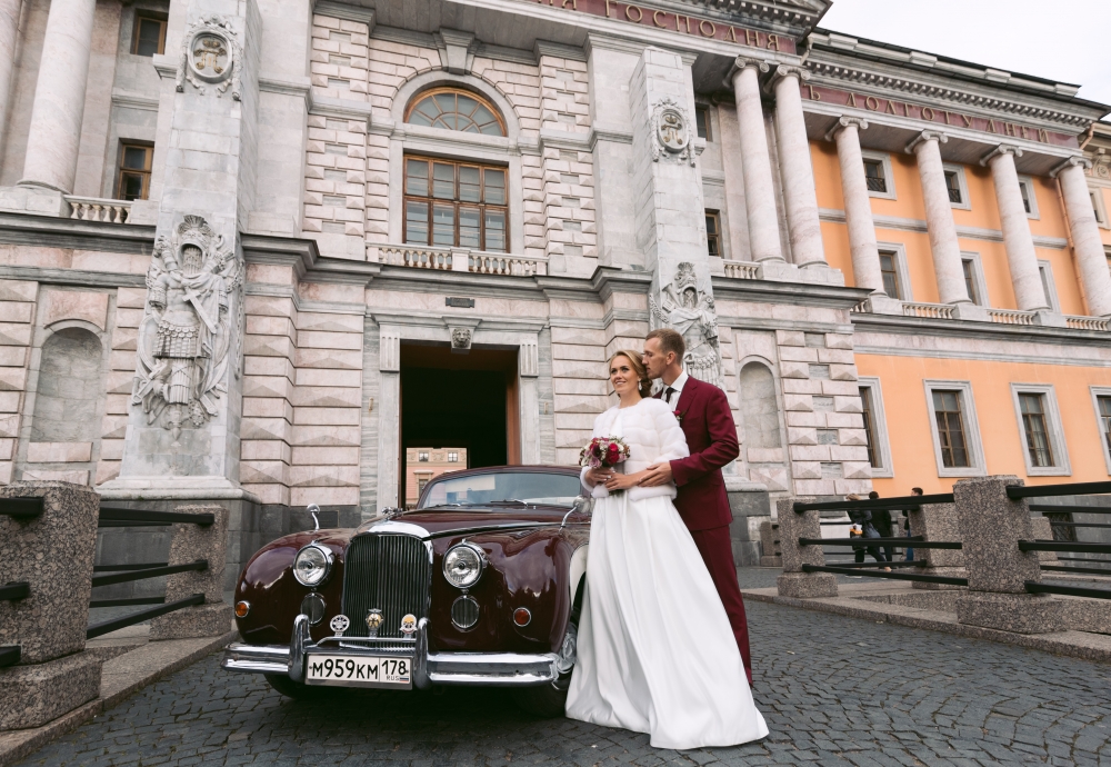 Организация свадьбы в Санкт-Петербурге от агентства RichArt. Дворец бракосочетания №1 на Английской набережной. Счастливые молодожены. Свадебная прогулка по Петербургу.
#RichArt #Торжествомания