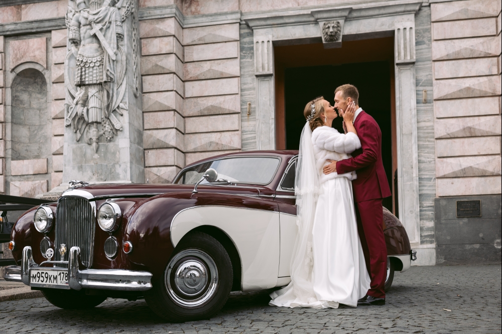 Организация свадьбы в Санкт-Петербурге от агентства RichArt. Дворец бракосочетания №1 на Английской набережной. Счастливые молодожены. Свадебная прогулка по Петербургу.
#RichArt #Торжествомания