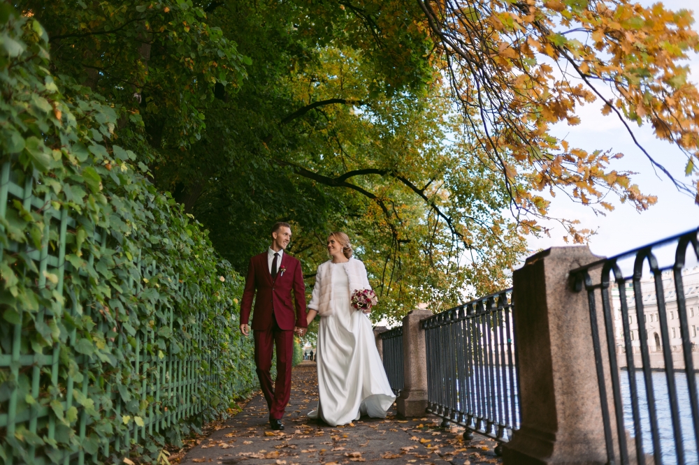 Организация свадьбы в Санкт-Петербурге от агентства RichArt. Дворец бракосочетания №1 на Английской набережной. Счастливые молодожены. Свадебная прогулка по Петербургу.
#RichArt #Торжествомания