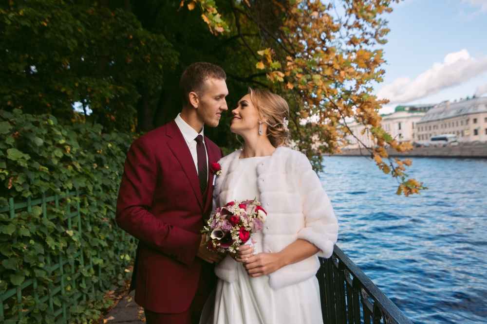 Организация свадьбы в Санкт-Петербурге от агентства RichArt. Дворец бракосочетания №1 на Английской набережной. Счастливые молодожены. Свадебная прогулка по Петербургу.
#RichArt #Торжествомания