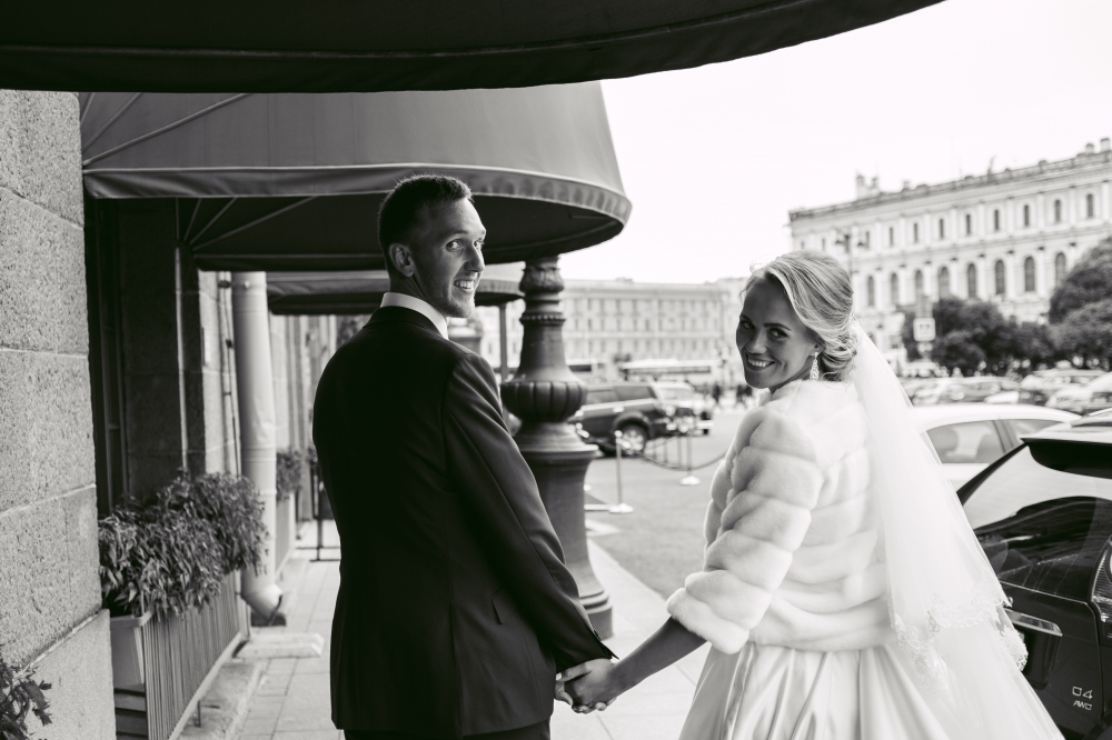 Организация свадьбы в Санкт-Петербурге от агентства RichArt. Дворец бракосочетания №1 на Английской набережной. Счастливые молодожены. Свадебная прогулка по Петербургу.
#RichArt #Торжествомания