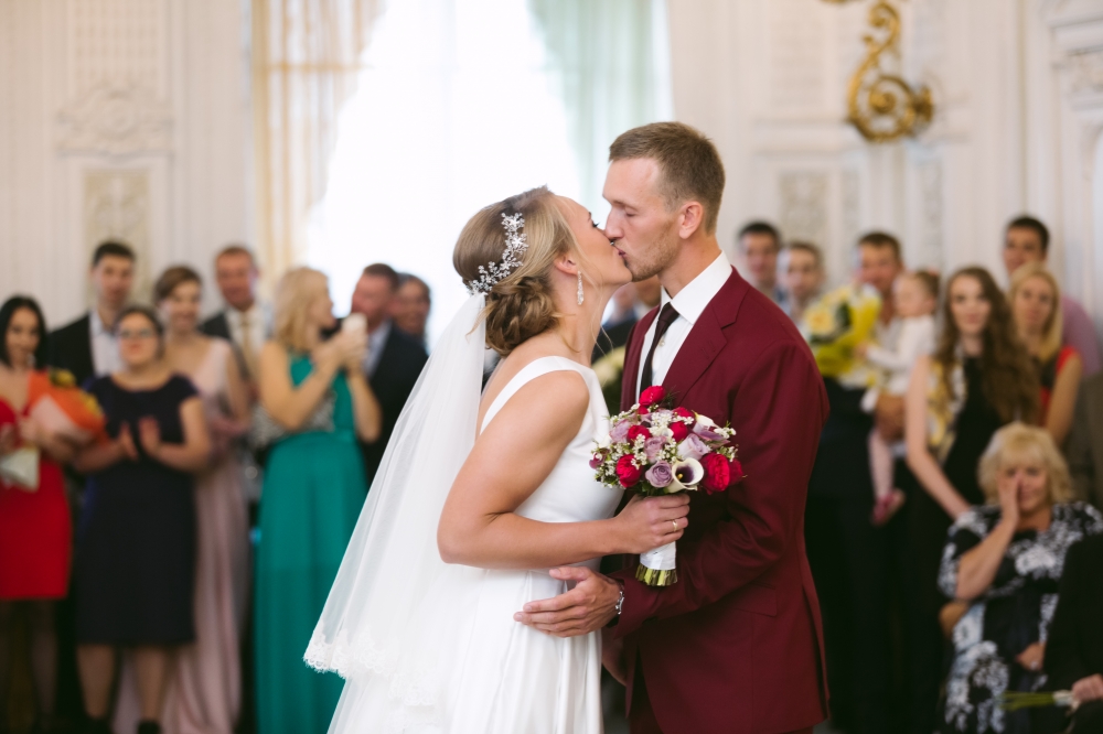 счастливые молодожены
#RichArt #Торжествомания