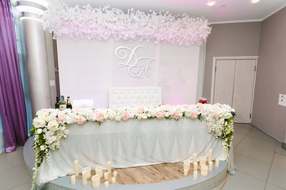 шикарный президиум для молодоженов придумали и воплотили в жизнь студия декора Торжествомания
#RichArt #Торжествомания