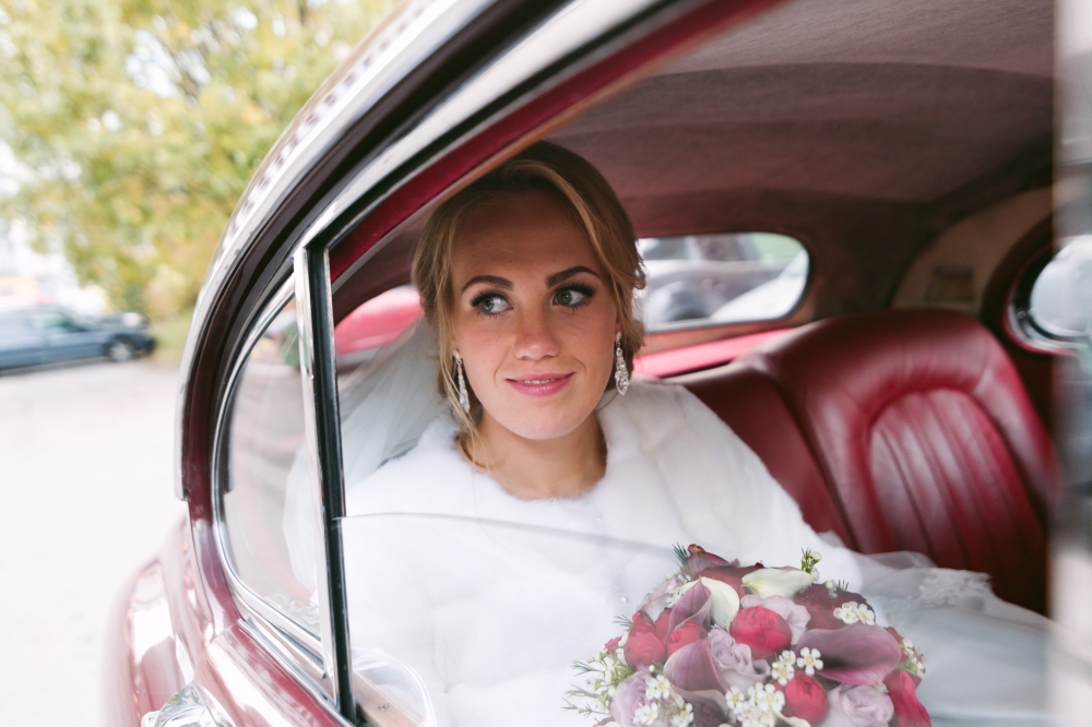 прекрасная невеста в ретро автомобиле Jaguar Mark IX
#RichArt #Торжествомания