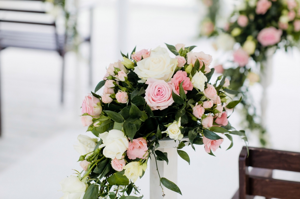 свадебная арка, арка из цветов, выездная церемония, свадебная церемония, цветочное оформление, свадебная флористика, оформление выездной церемонии