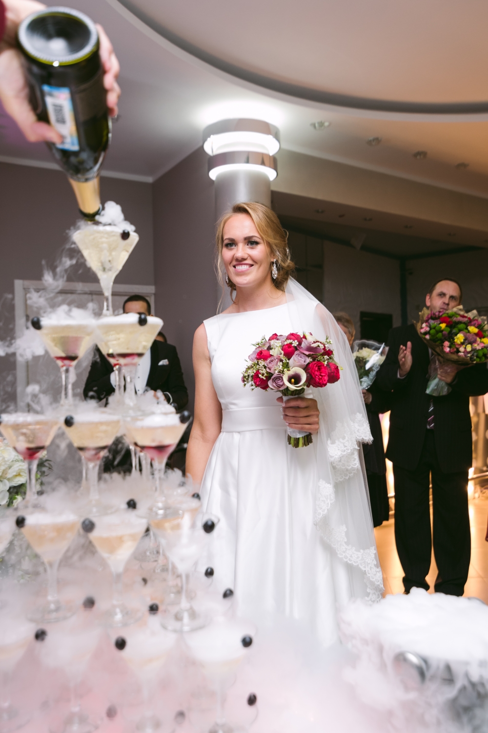 изюминкой торжества была горка шампанского для молодоженов и гостей
#RichArt #Торжествомания