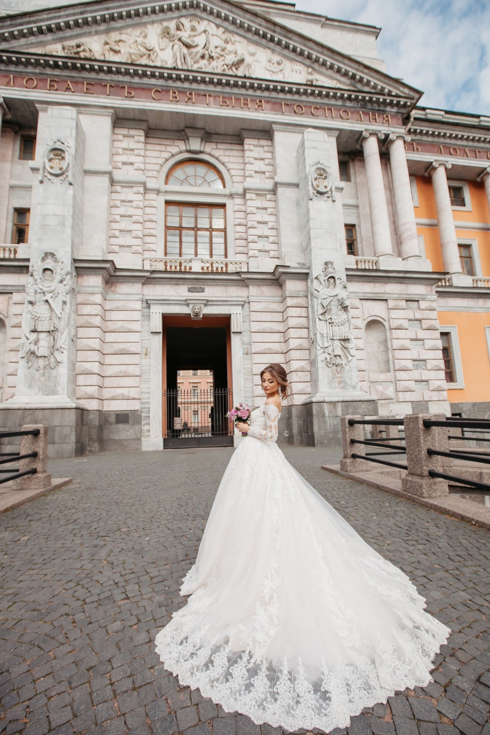 Свадебная прогулка по Петербургу. Инженерный замок. Свадебная фотосессия. Букет невесты от студии декора Торжествомания
#Торжествомания