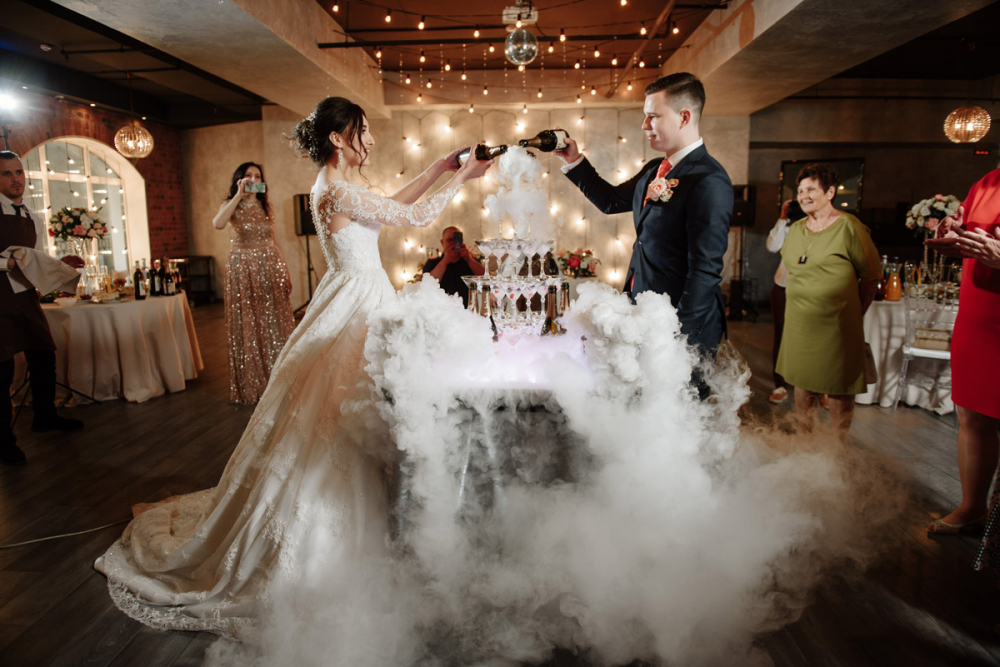 Свадьба в банкетном зале Атриум Холл, Английская наб д.70. Флористика и декор от студии "Торжествомания"