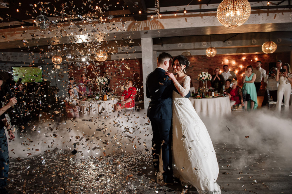 Свадьба в банкетном зале Атриум Холл, Английская наб д.70. Флористика и декор от студии "Торжествомания"