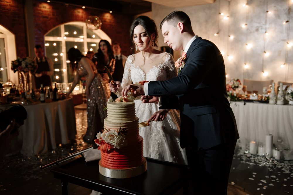 Свадьба в банкетном зале Атриум Холл, Английская наб д.70. Флористика и декор от студии "Торжествомания"