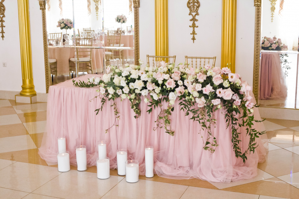 Декор зала от студии декора Торжествомания - Свадьба в банкетном зале Царский гостиницы Александрия -Петергоф, Санкт-Петербургское шоссе д 134б