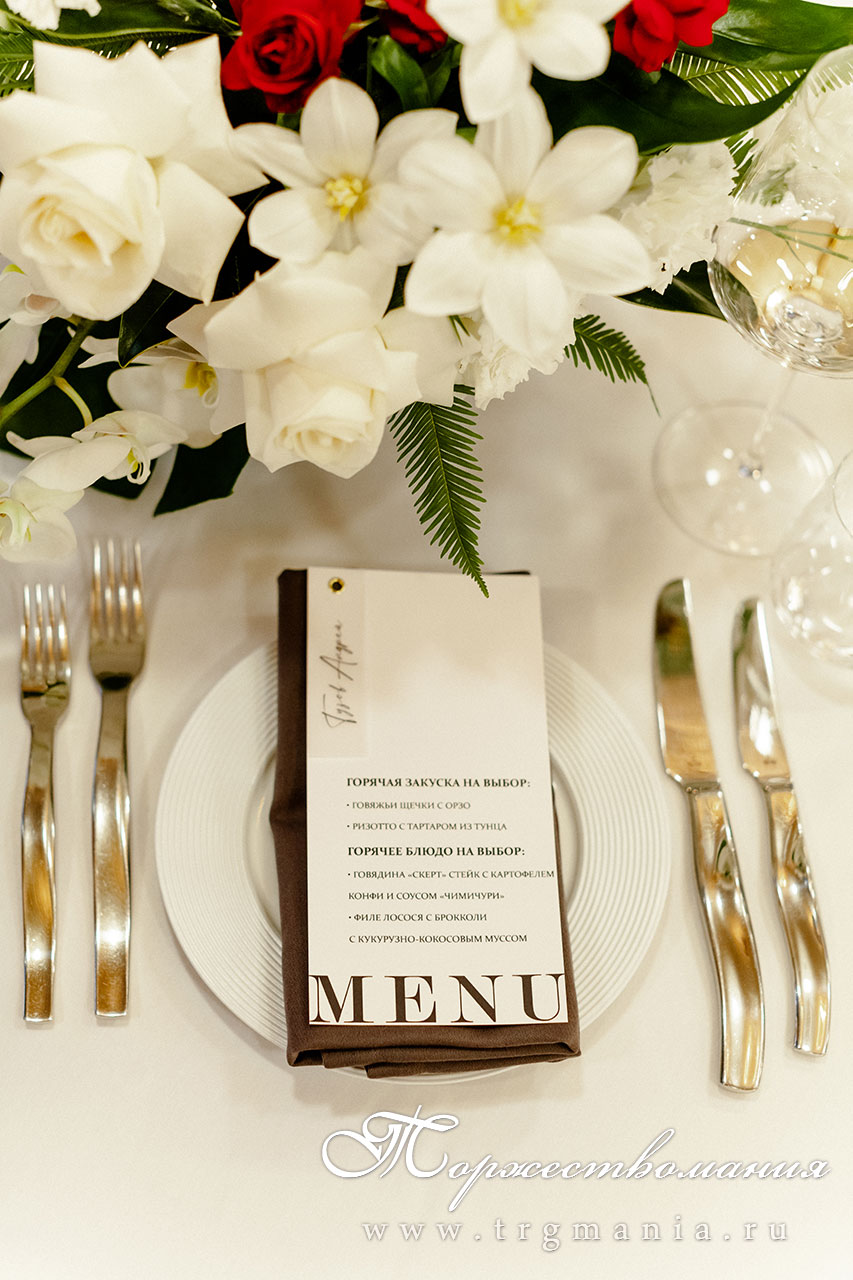 свадебная флористика в ресторане Laardo, наб. канала Грибоедова д. 133, украшение стола молодоженов и гостевых столов цветами, свадебная полиграфия,  свечи от студии декора и флористики Торжествомания, украшение зала, свадьба в спб