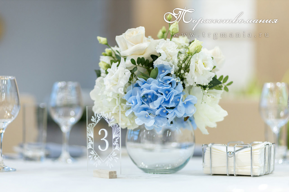 Цветочная композиция на свадьбу недорого в банкетном зале Luce Итальянская ул д. 15, Флористика и декора - студия "Торжествомания"