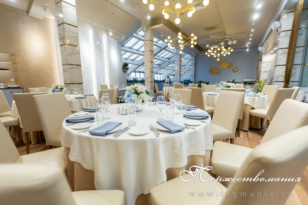 Оформление столов гостей в банкетном зале Luce Итальянская ул д. 15, Флористика и декора - студия "Торжествомания"