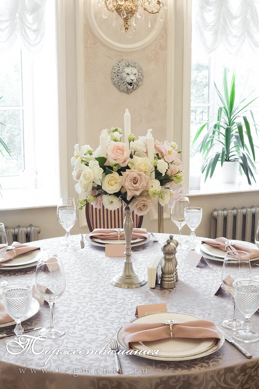 Оформление столов гостей, свадебный банкет в Отеле Петр