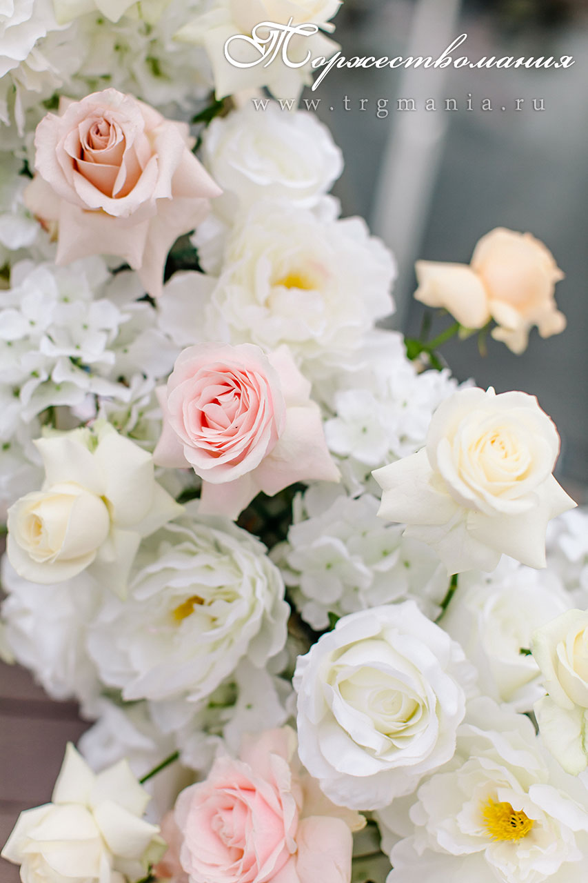 украшение свадебной арки для регистрации ы ресторане Паруса