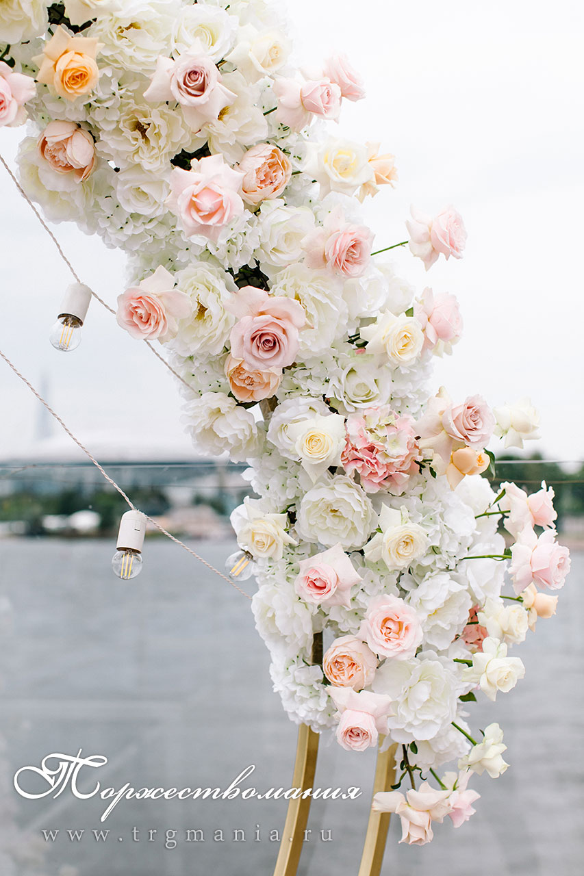 свадебная арка в ресторане Паруса на Крестовском острове