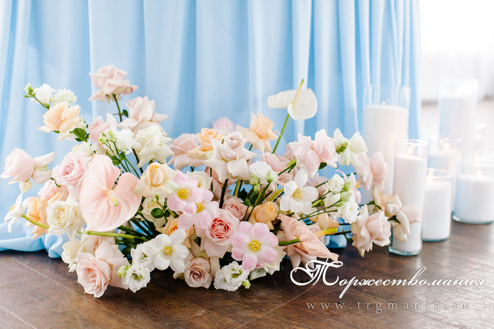 свадебная флористика в ресторане Паруса