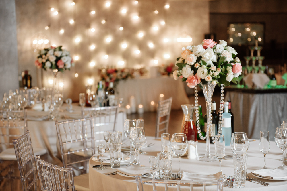 Свадьба в банкетном зале Атриум Холл, Английская наб д.70. Флористика и декор от студии "Торжествомания"