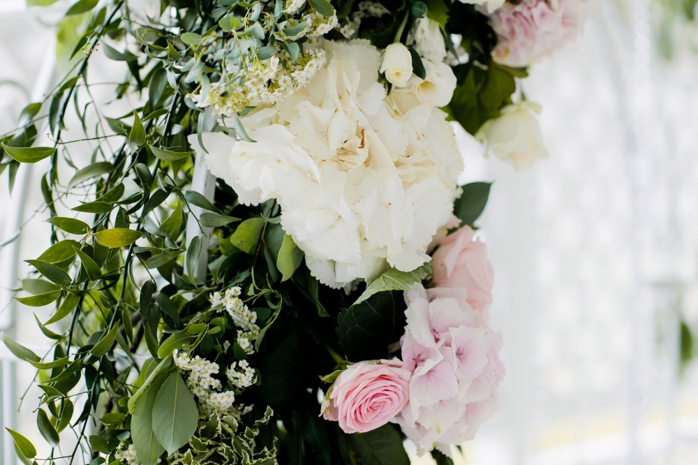 свадебная арка, арка из цветов, выездная церемония, свадебная церемония, цветочное оформление, свадебная флористика, оформление выездной церемонии