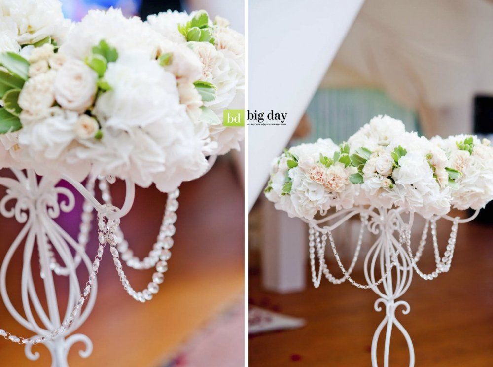 Напольные канделябры с цветами и украшениями