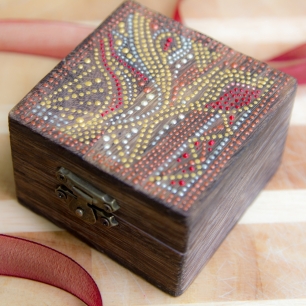 Деревянная шкатулка для колец