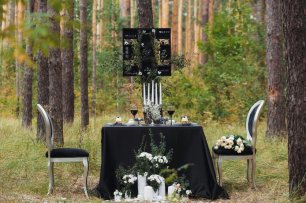 Фотозона в черных тонах