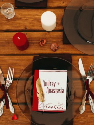 Сервировка стола в коричневых тонах