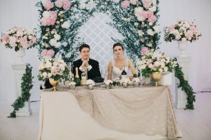 Оформление стола молодоженов