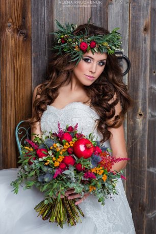 Букет невесты с гранатом