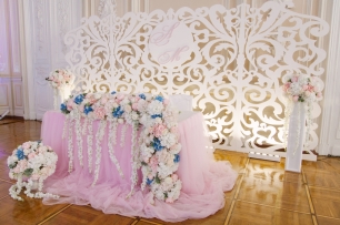 Президиум с резным фоном