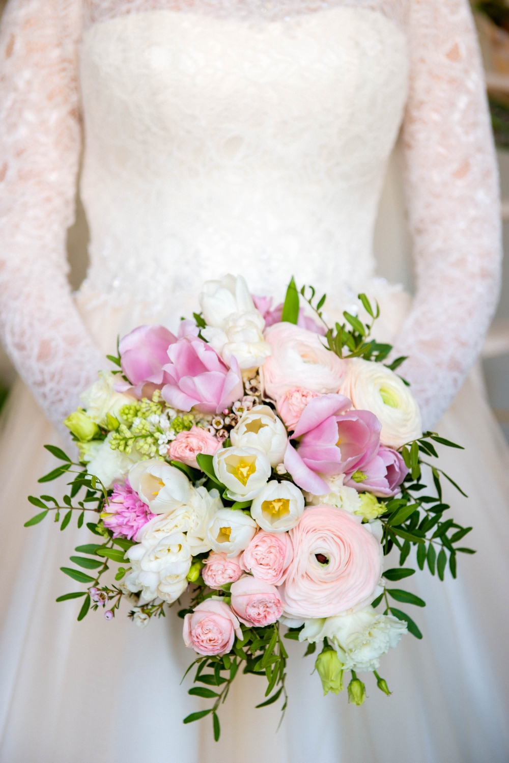 Букет невесты с первоцветами