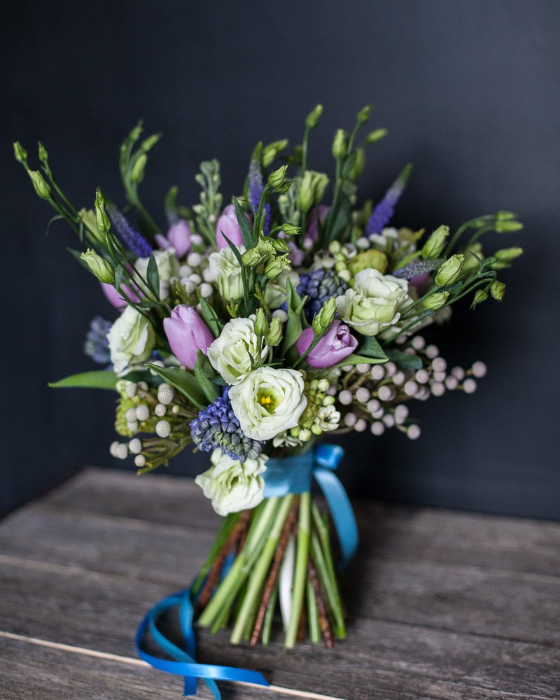 поздравительный букет, весенний сезон, сиреневая гамм, гиацинты