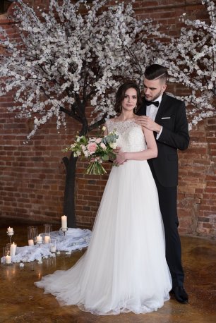 Белоснежные сакуры для свадебной съемки