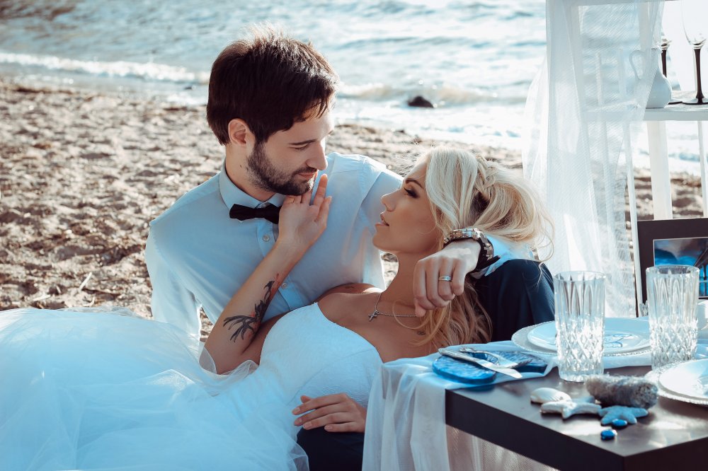 Свадебная фотосессия на море. Что может быть романтичнее?)