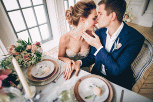 Сервировка стола молодоженов