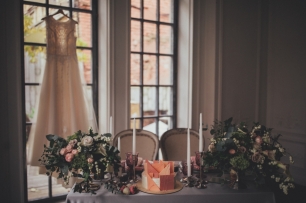 Стол молодоженов