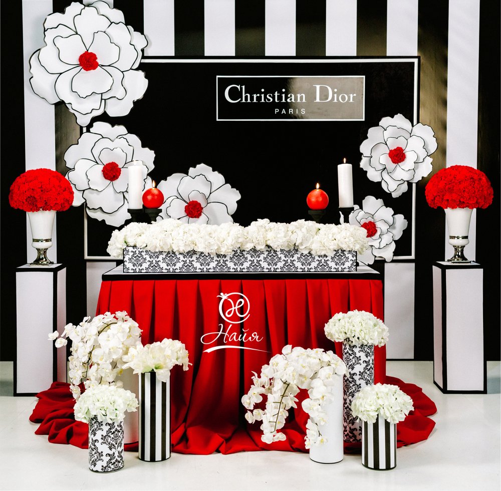 Свадебное оформление стола молодоженов в стиле Christian Dior, 2016 год