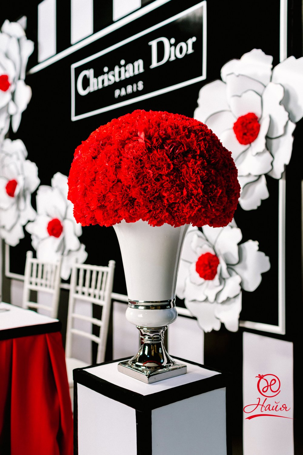 Свадебное оформление стола молодоженов в стиле Christian Dior, 2016 год