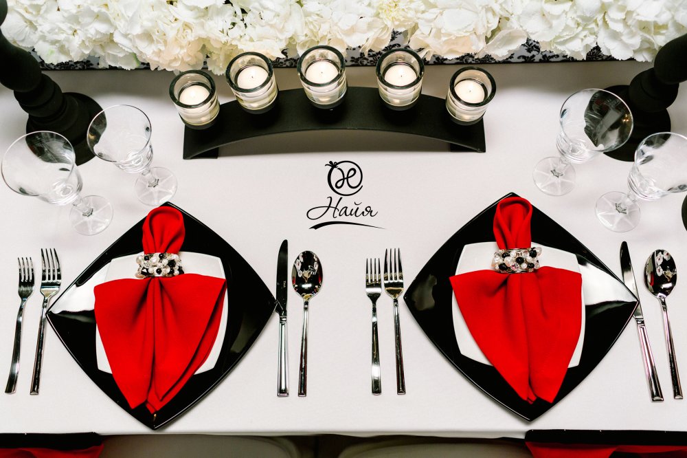 Свадебное оформление стола молодоженов в стиле Christian Dior, 2016 год