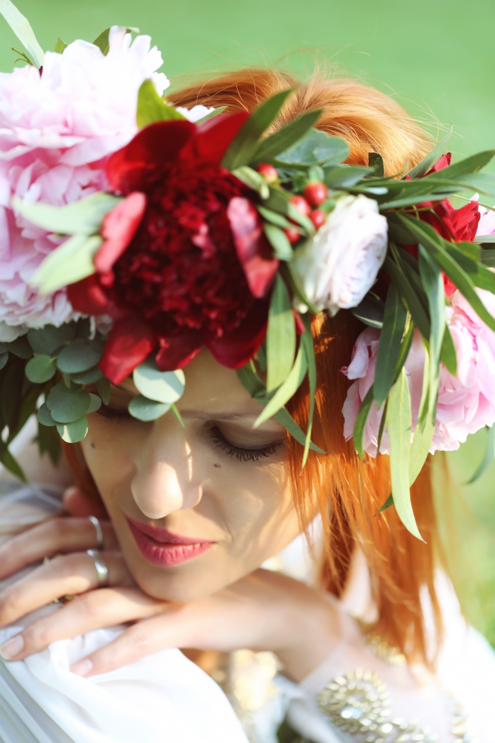 Венок из пионов, венок из живых цветов