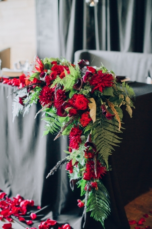 Президиум в черно-красном цвете